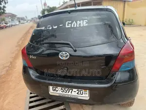 Toyota Vitz 2010 Black