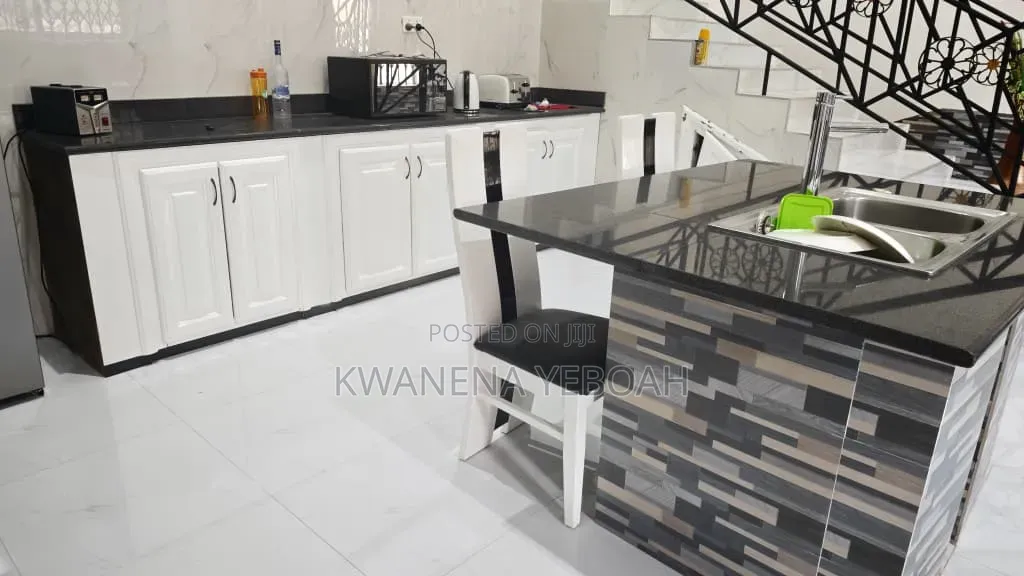 5bdrm House in Aburi for sale