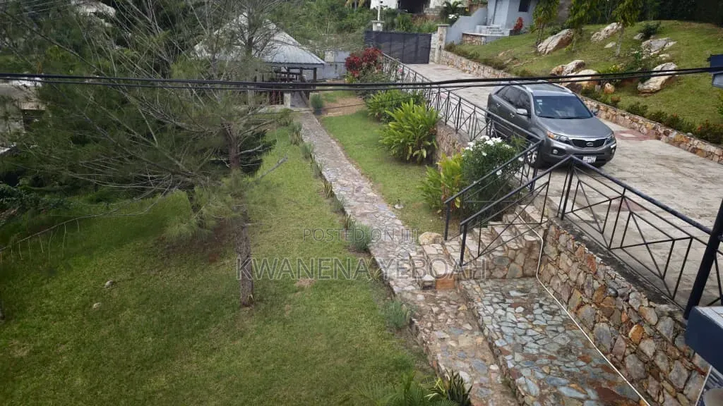 5bdrm House in Aburi for sale