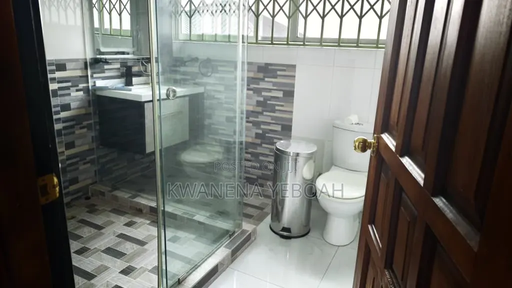 5bdrm House in Aburi for sale
