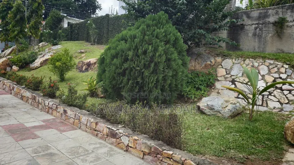 5bdrm House in Aburi for sale