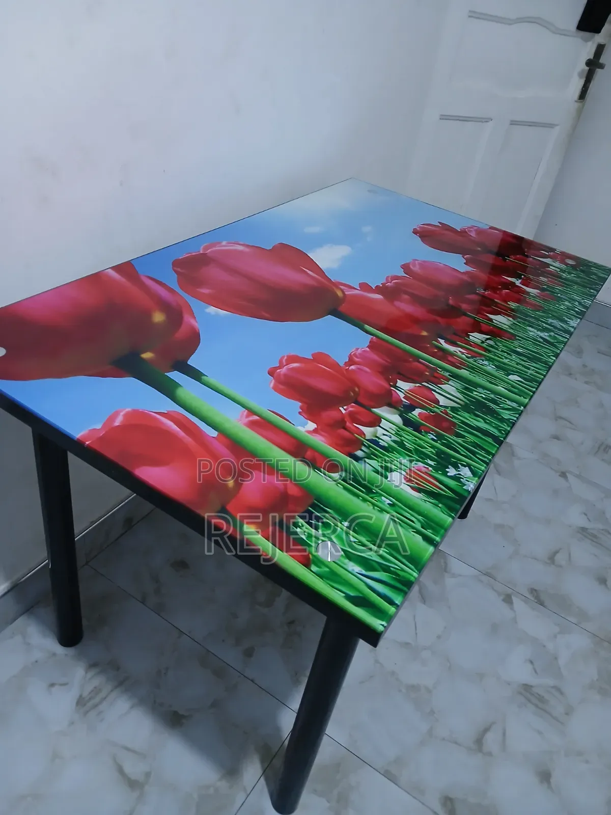 4 Capacity Dinning Table