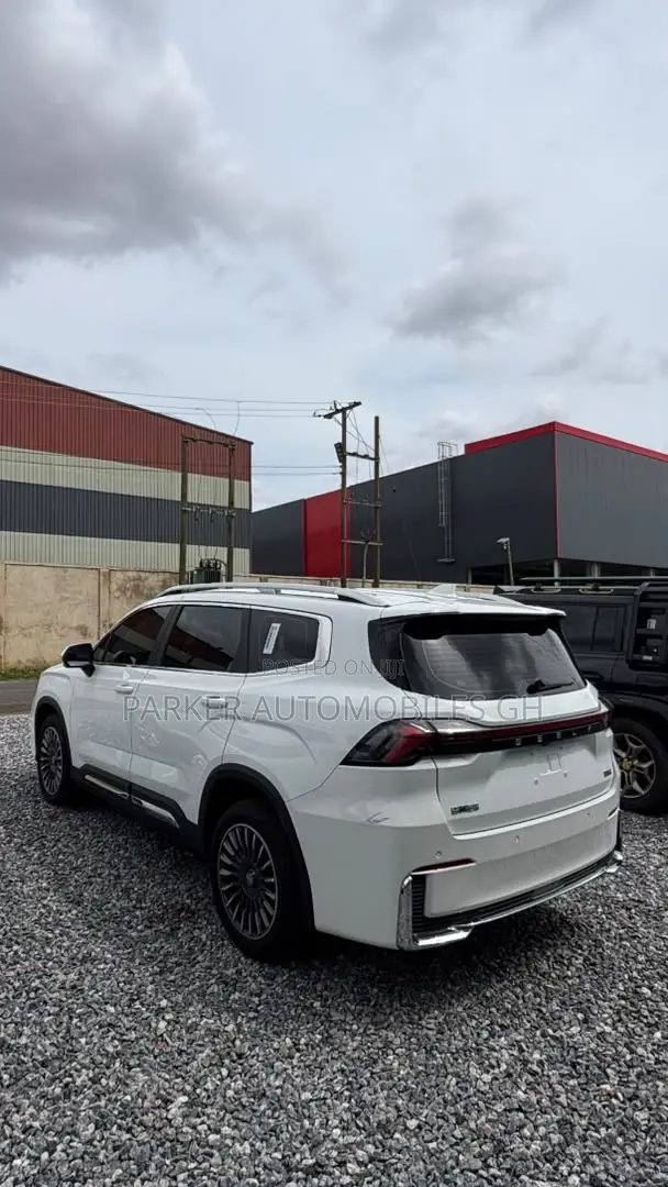 Geely Okavango 2024 White