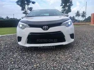 Toyota Corolla LE 4dr Sedan (1.8L 4cyl CVT) 2014 White