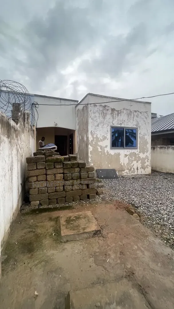 2bdrm House in Ablekuma Amomorle, Pentecost for sale