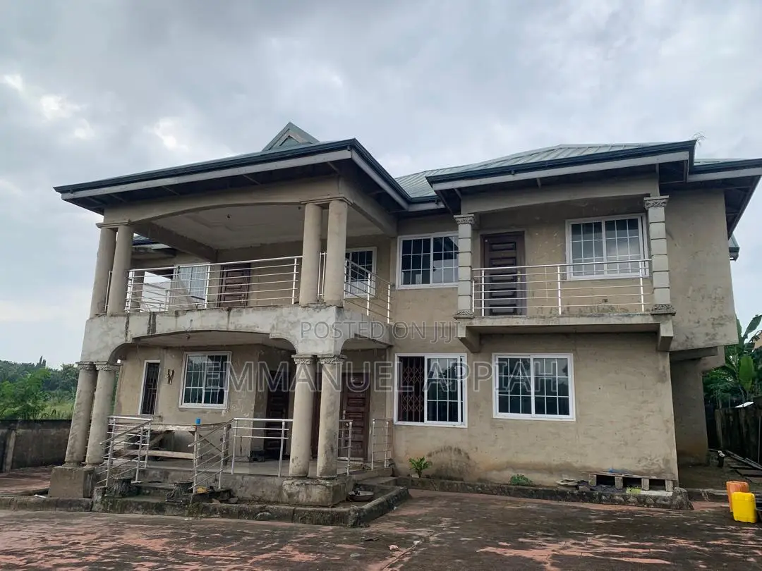 4bdrm House in Nsawam, Accra Metropolitan for sale