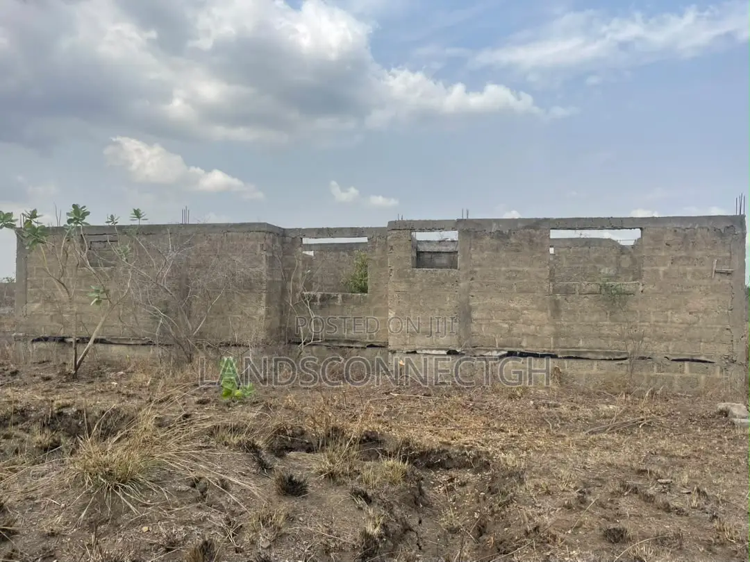 5bdrm House in Dawhenya for sale
