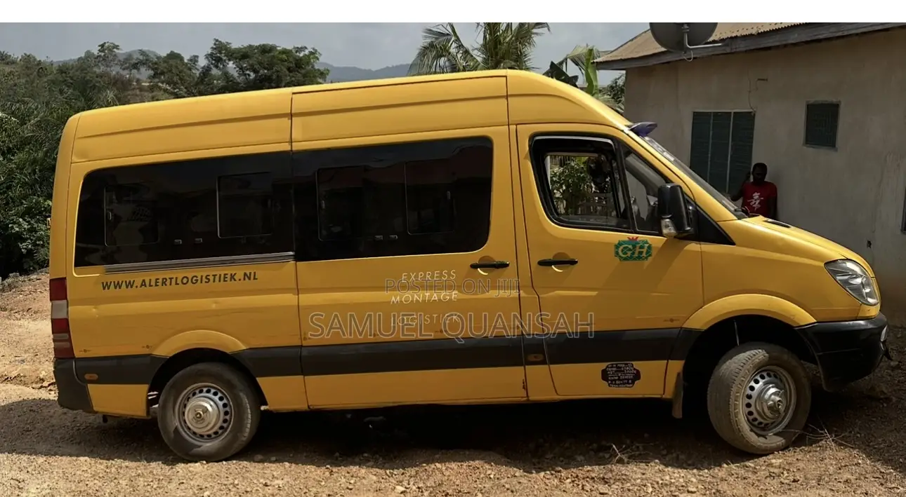 Mercedes-Benz Sprinter 2011 Yellow