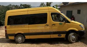 Mercedes-Benz Sprinter 2011 Yellow