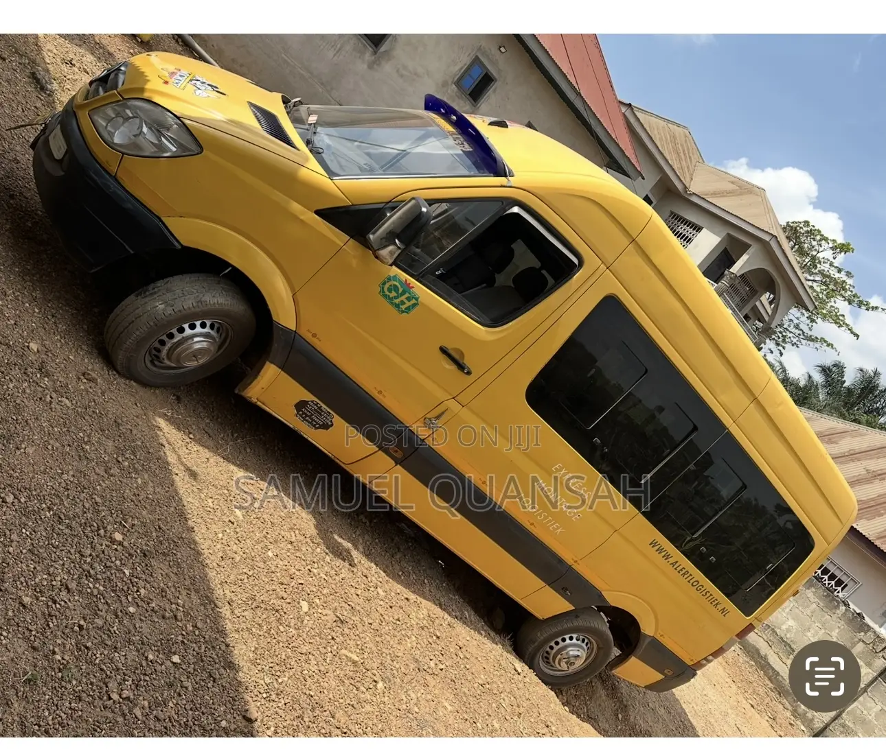 Mercedes-Benz Sprinter 2011 Yellow
