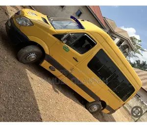 Mercedes-Benz Sprinter 2011 Yellow
