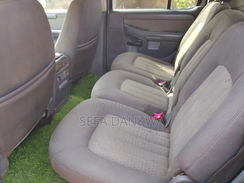 Mercury Mountaineer 2002 Gray