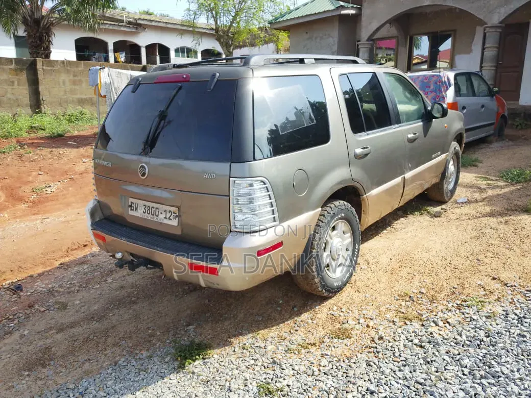 Mercury Mountaineer 2002 Gray