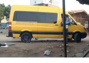 Mercedes-Benz Sprinter 2011 Yellow