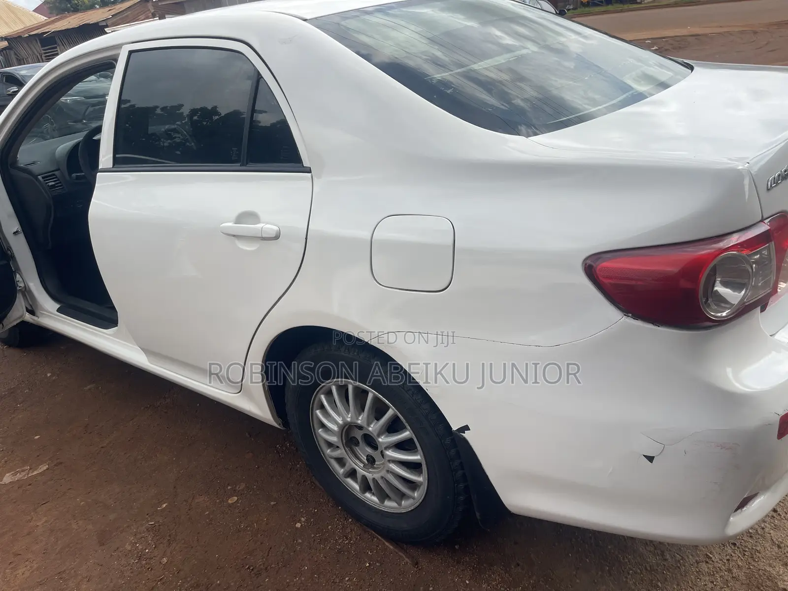 Toyota Corolla LE 4dr Sedan (1.8L 4cyl 4A) 2012 White