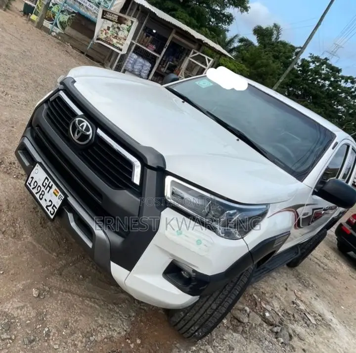 Toyota Hilux 2010 White