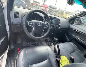 Toyota Hilux 2010 White