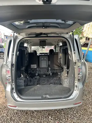 Toyota Voxy 2013 Silver