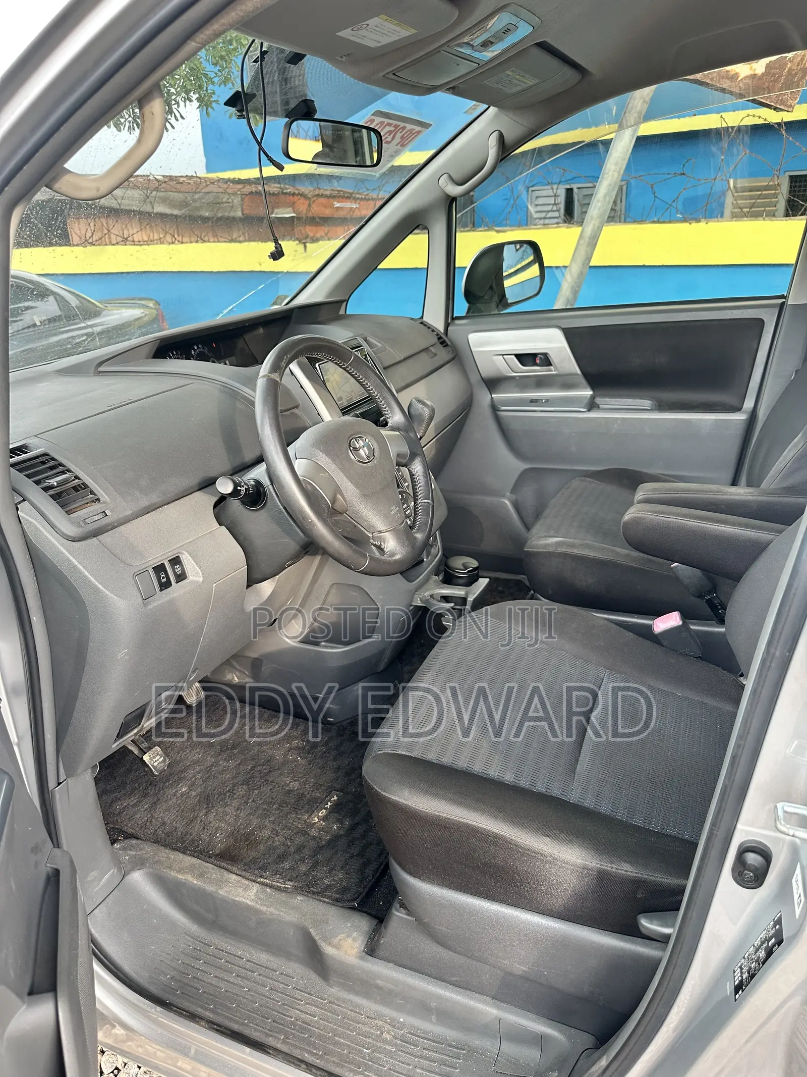 Toyota Voxy 2013 Silver