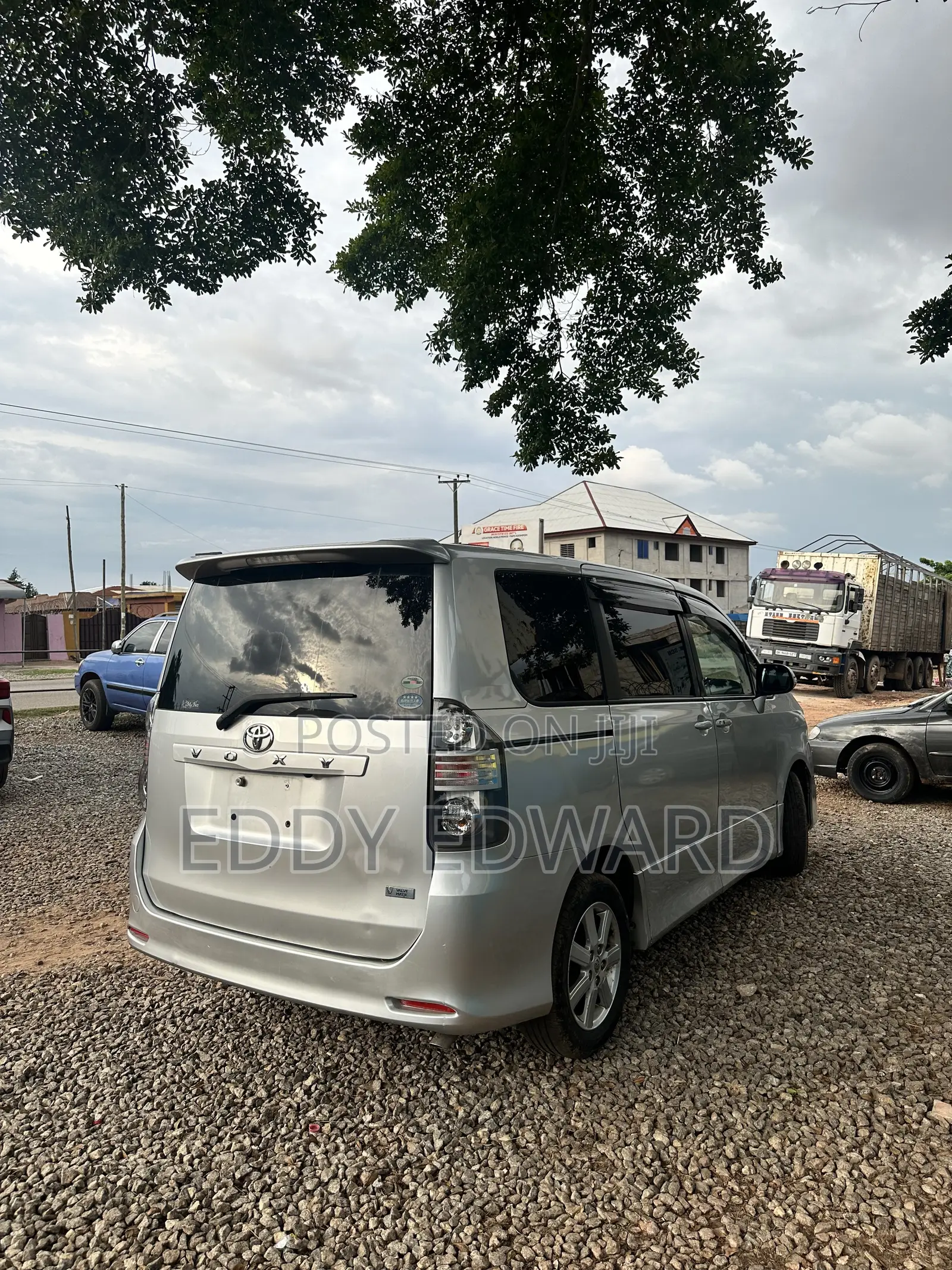 Toyota Voxy 2013 Silver