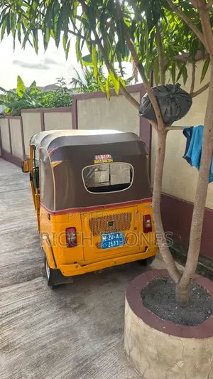 Bajaj RE 2024 Yellow
