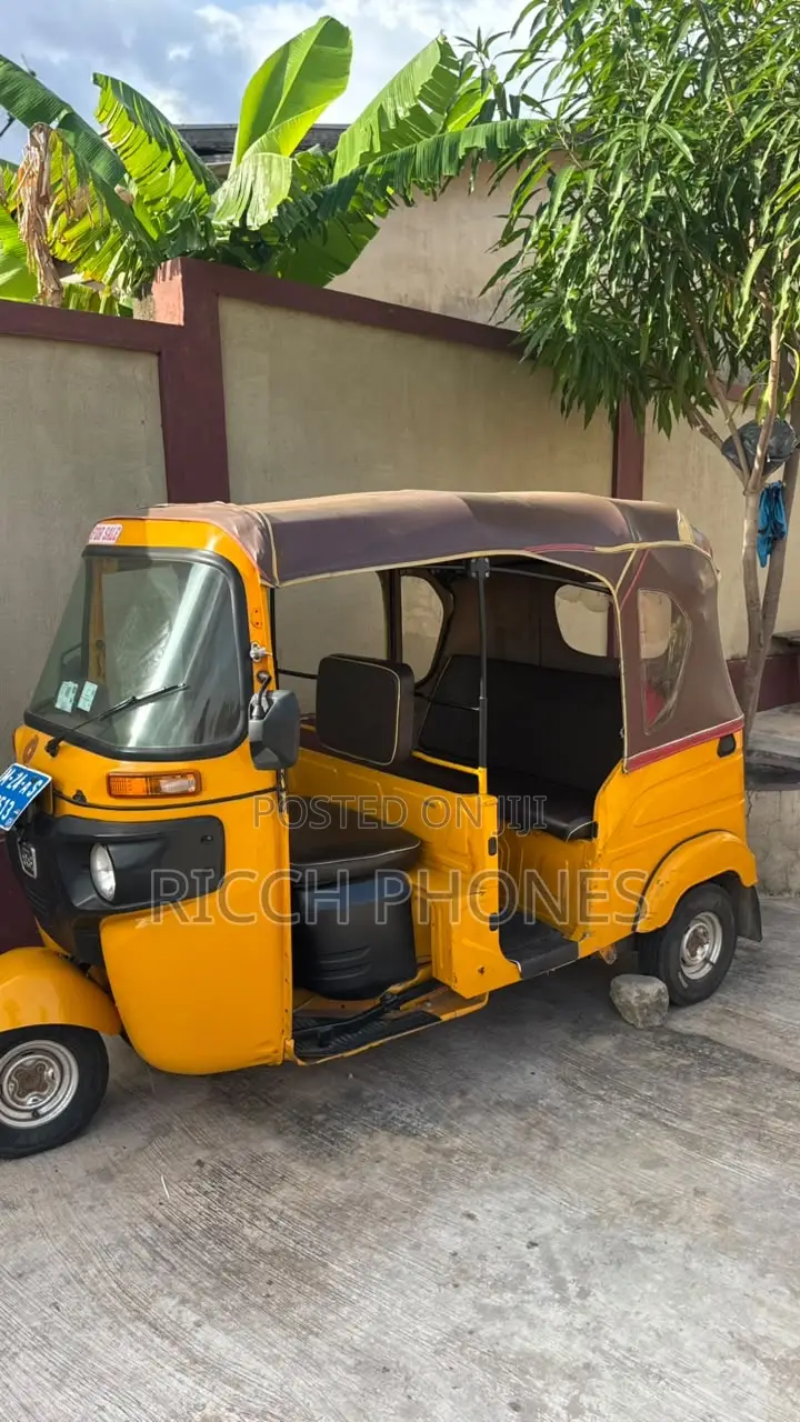 Bajaj RE 2024 Yellow