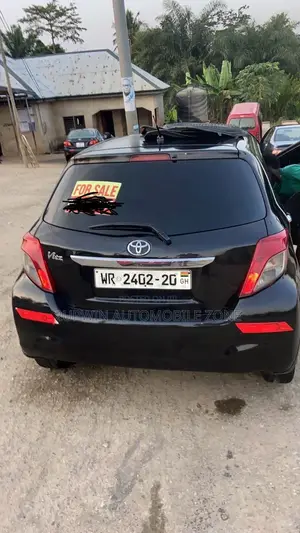 Toyota Vitz 2012 Black