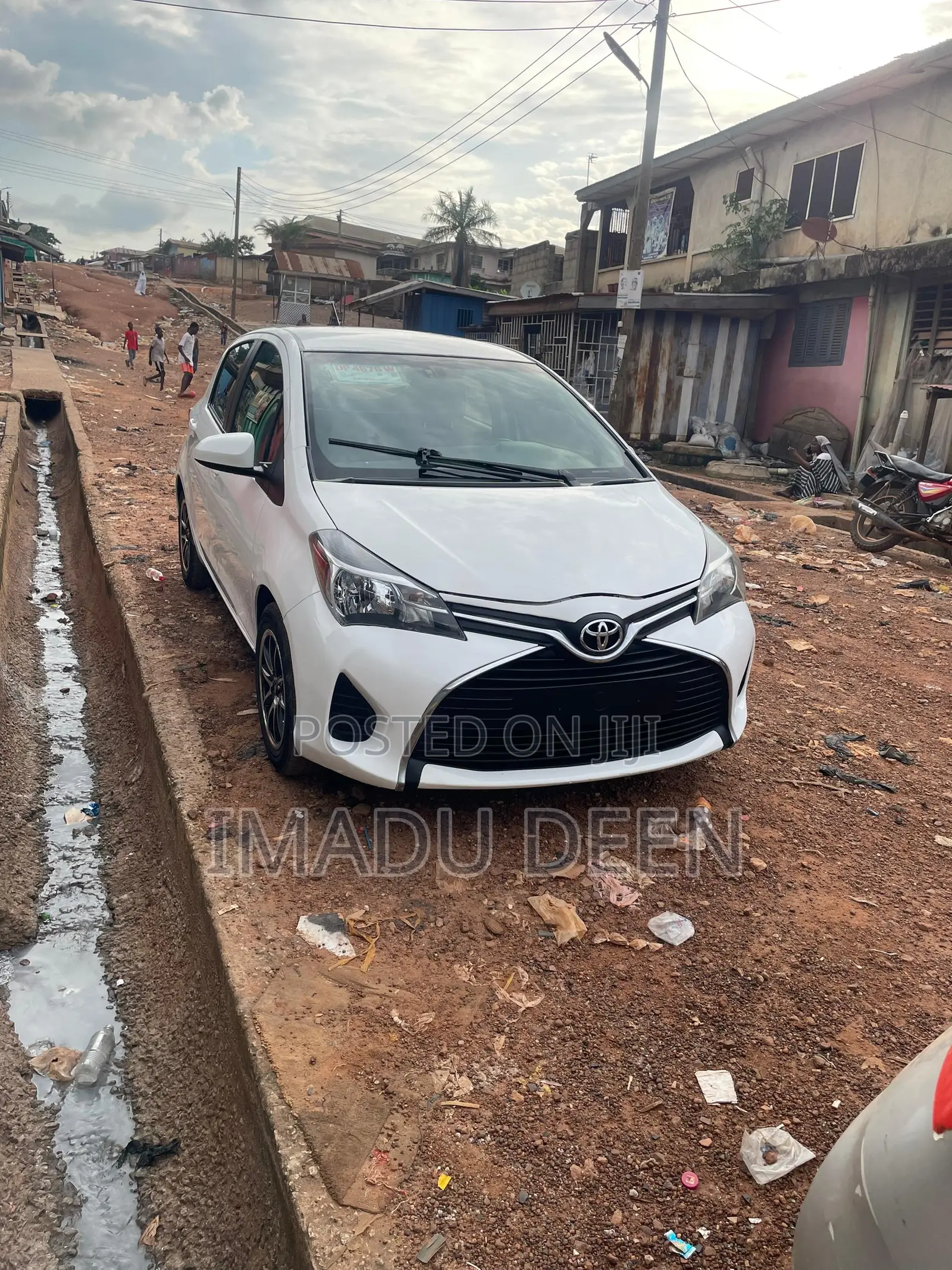 Toyota Yaris LE Hatchback 5dr 2016 White