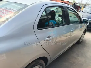 Toyota Yaris 2011 Silver