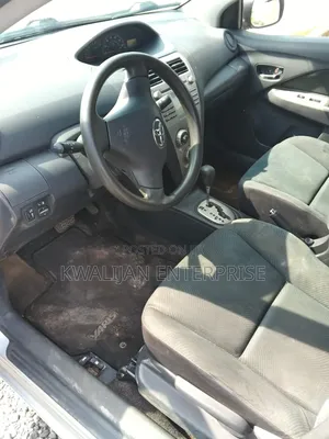 Toyota Yaris 2011 Silver