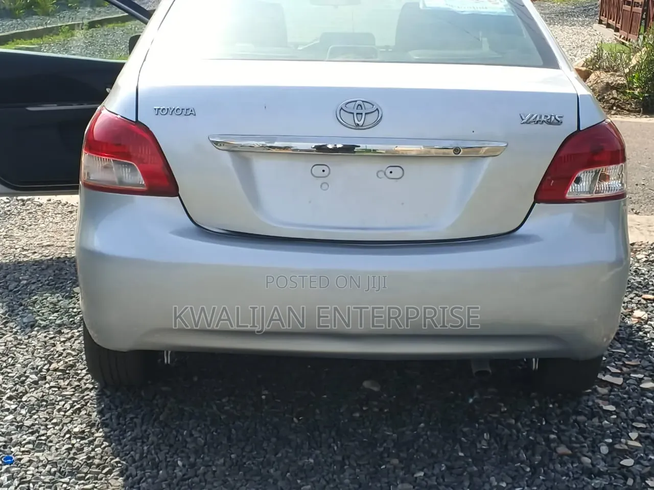 Toyota Yaris 2011 Silver