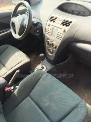 Toyota Yaris 2011 Silver