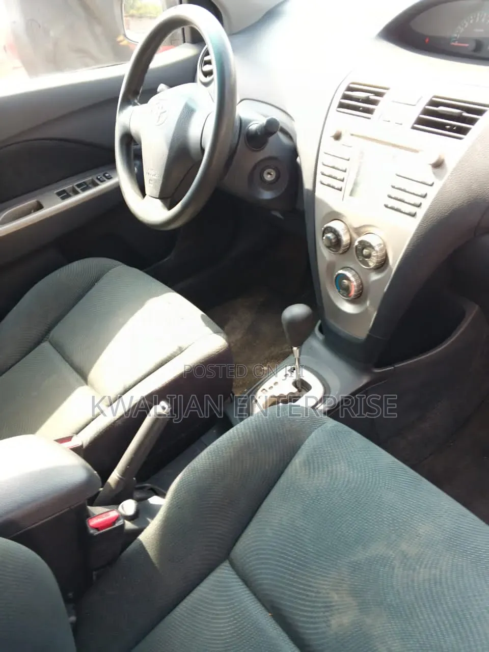 Toyota Yaris 2011 Silver