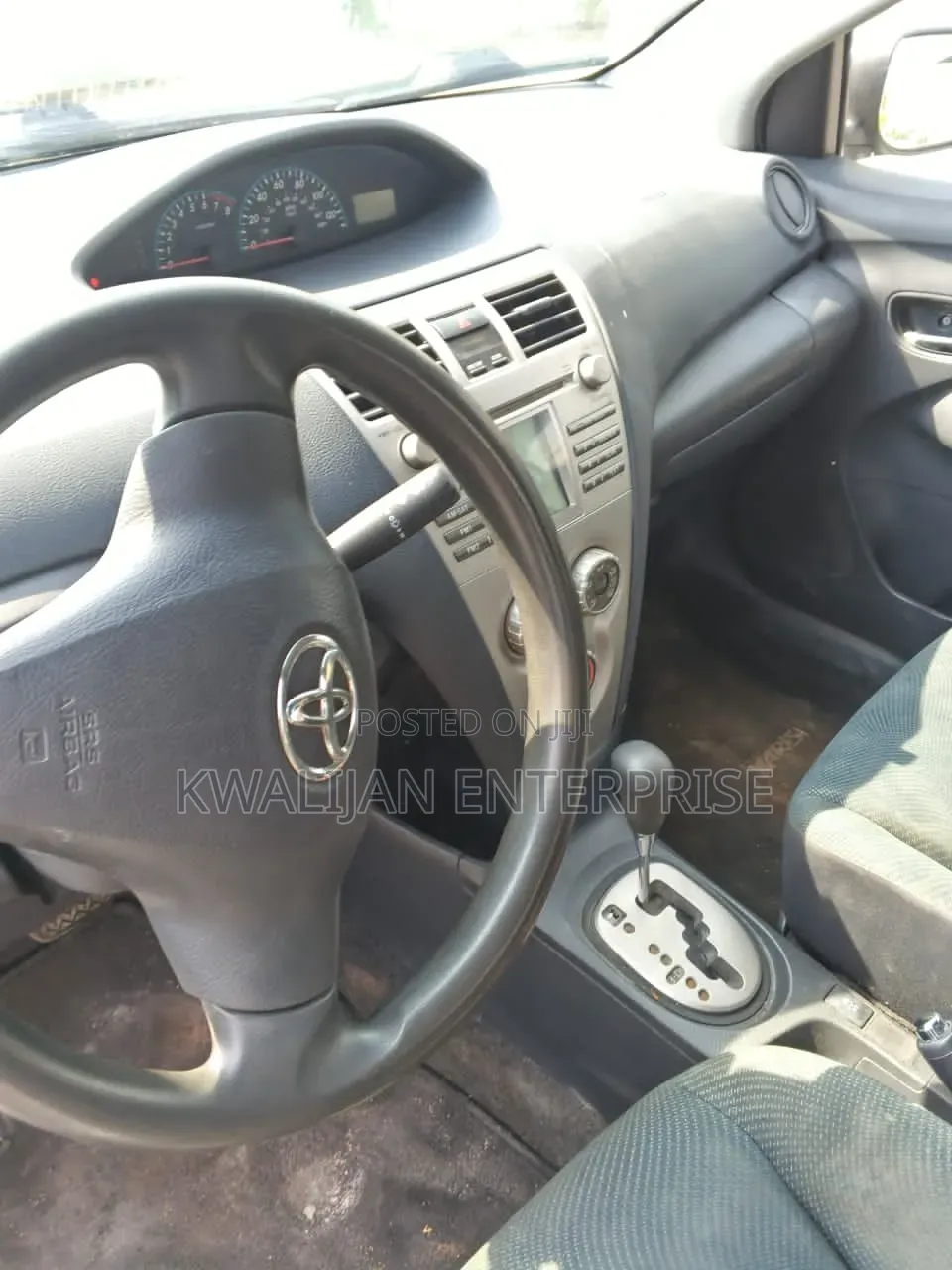 Toyota Yaris 2011 Silver