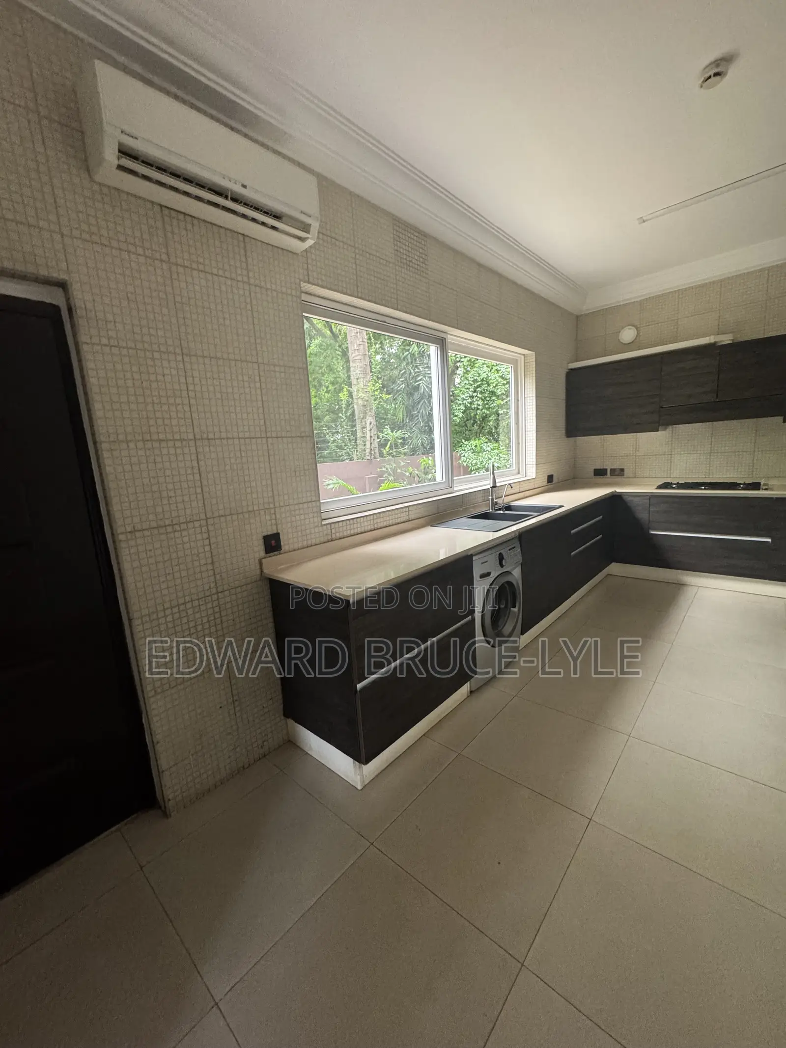 4bdrm Townhouse / Terrace in Airport Residential Area for rent