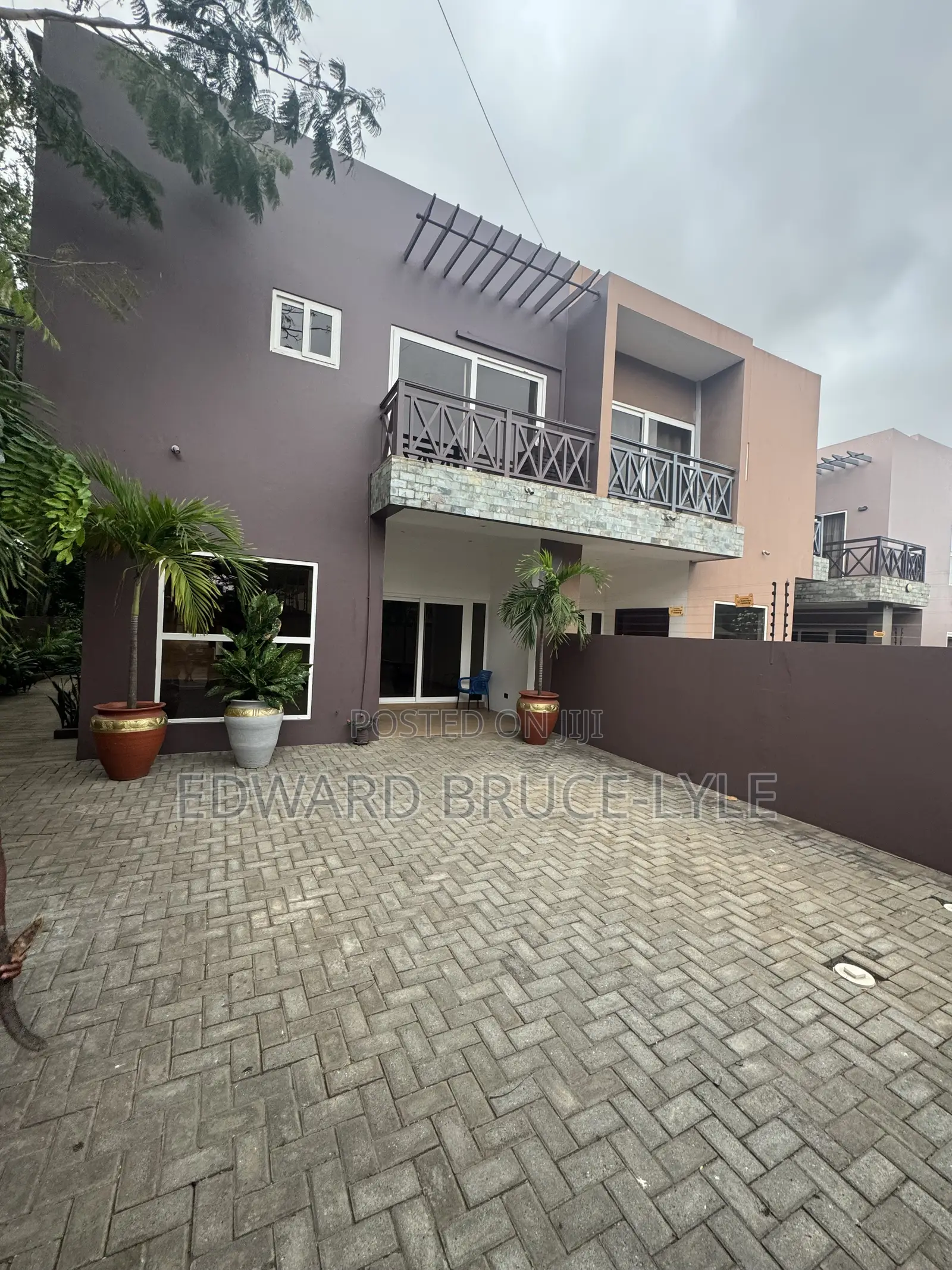 4bdrm Townhouse / Terrace in Airport Residential Area for rent