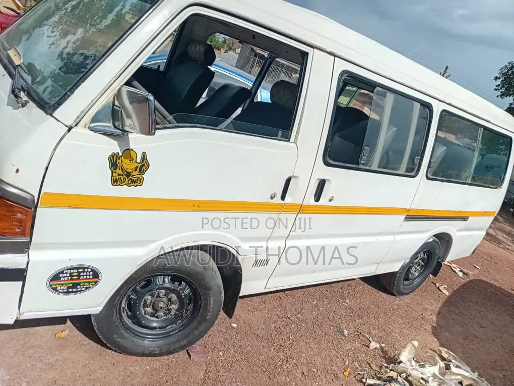 Mazda E2000 1988 White