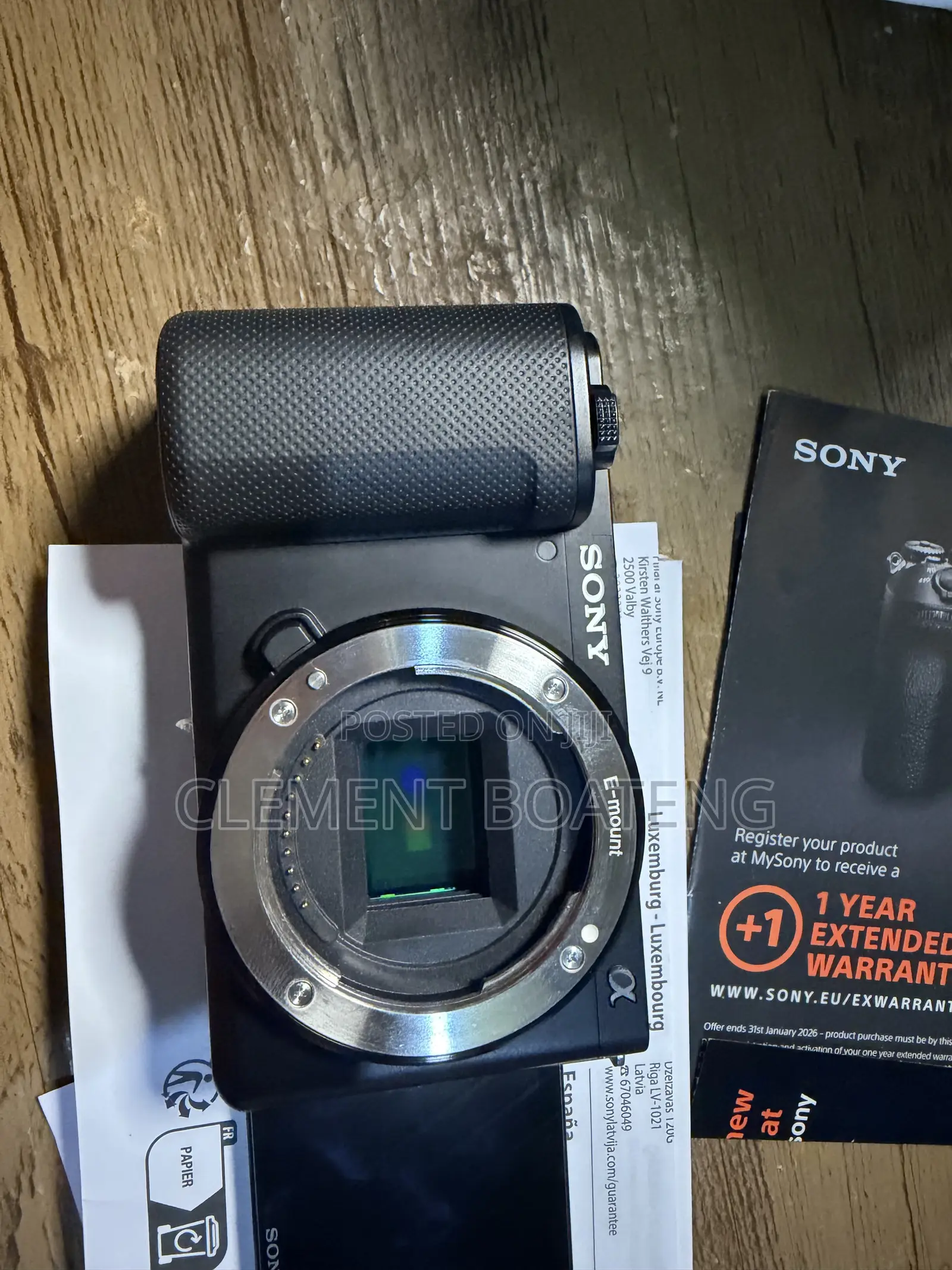Sony Zv-E10 Mirrorless Camera With Power Supply Adaptor and 512 Sdcard