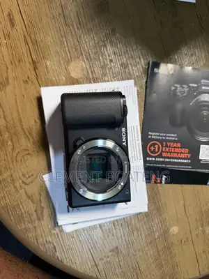 Sony Zv-E10 Mirrorless Camera With Power Supply Adaptor and 512 Sdcard