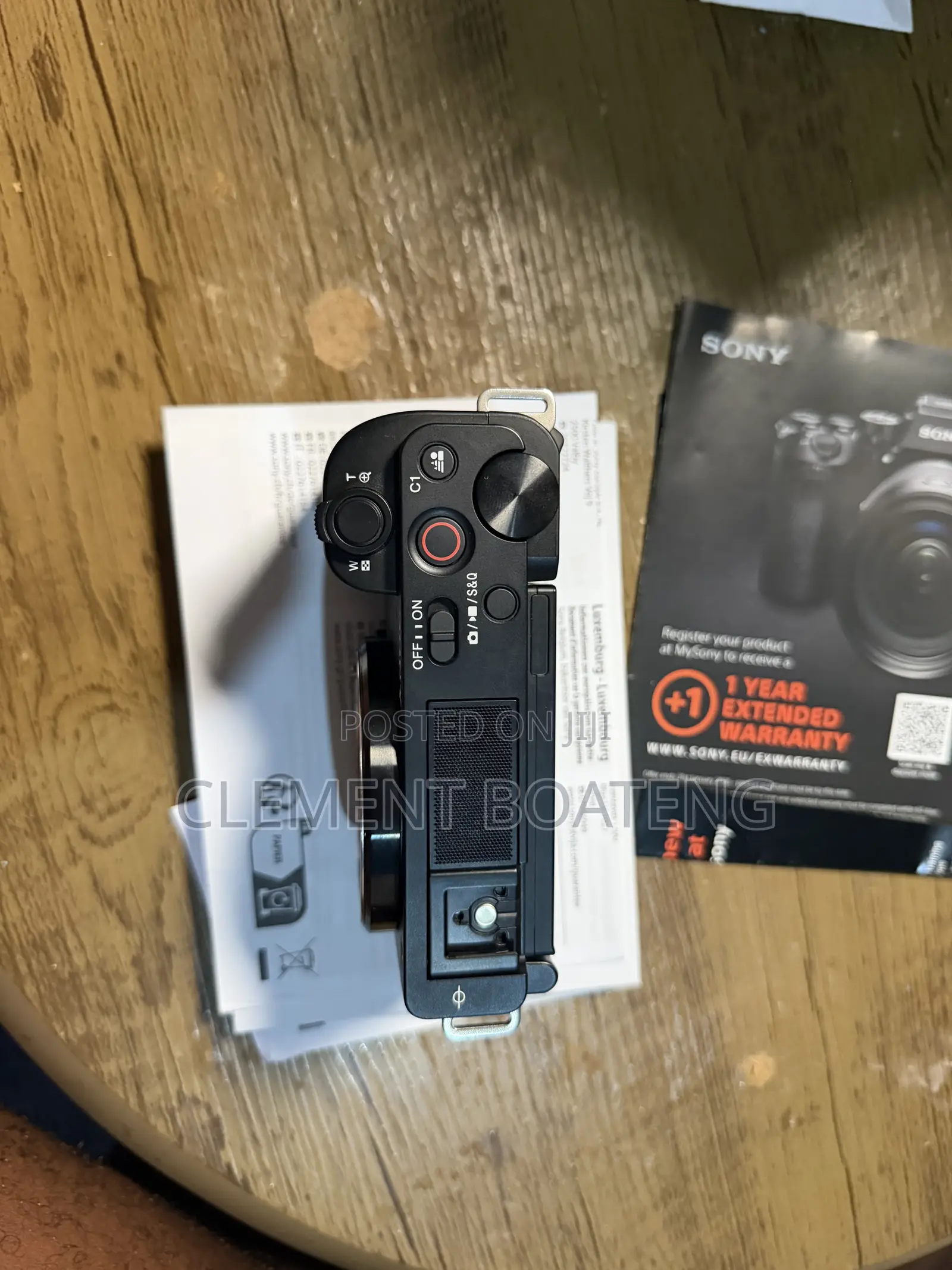 Sony Zv-E10 Mirrorless Camera With Power Supply Adaptor and 512 Sdcard