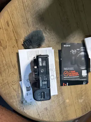 Sony Zv-E10 Mirrorless Camera With Power Supply Adaptor and 512 Sdcard