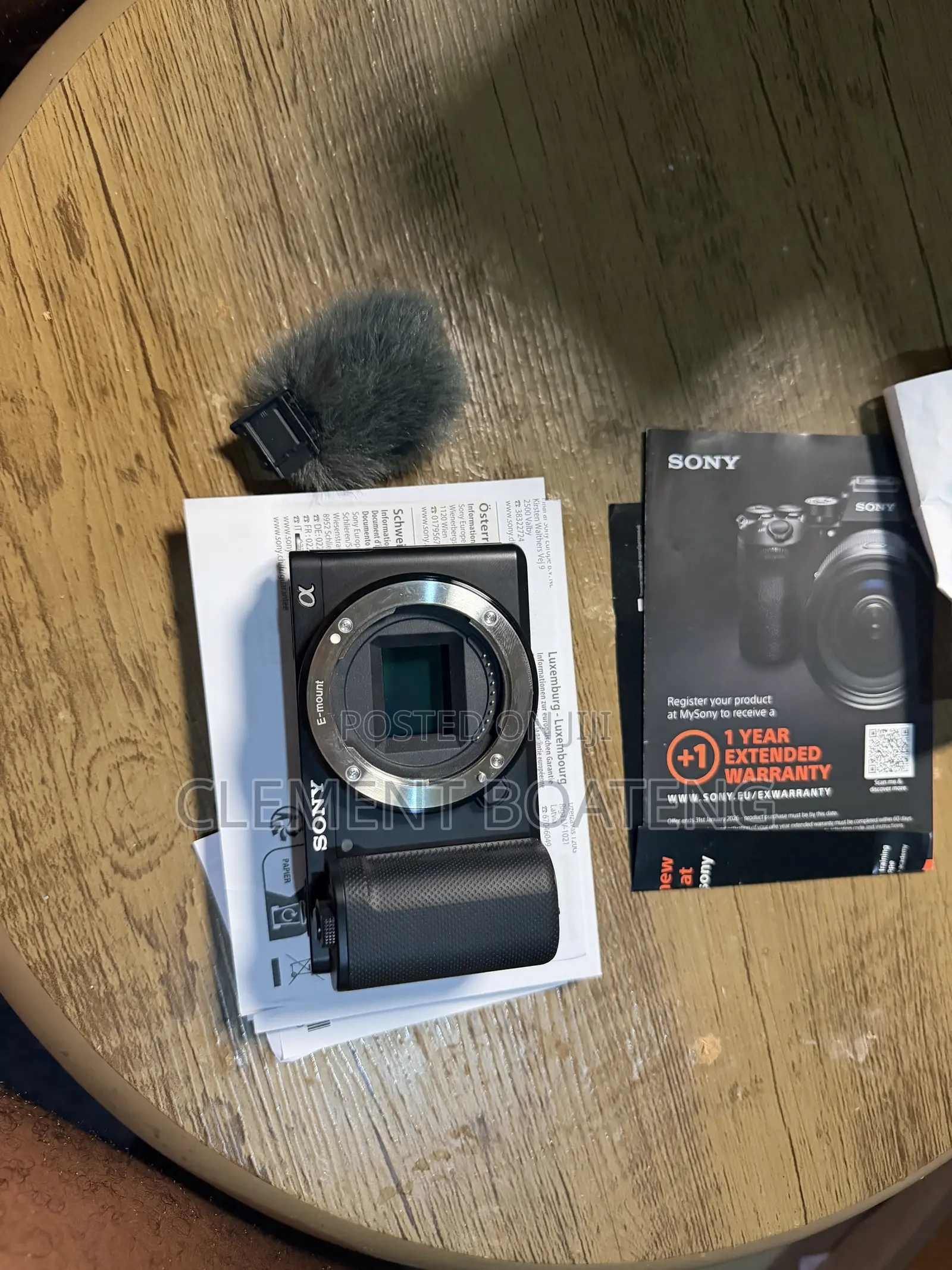 Sony Zv-E10 Mirrorless Camera With Power Supply Adaptor and 512 Sdcard
