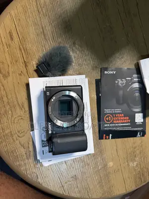 Sony Zv-E10 Mirrorless Camera With Power Supply Adaptor and 512 Sdcard
