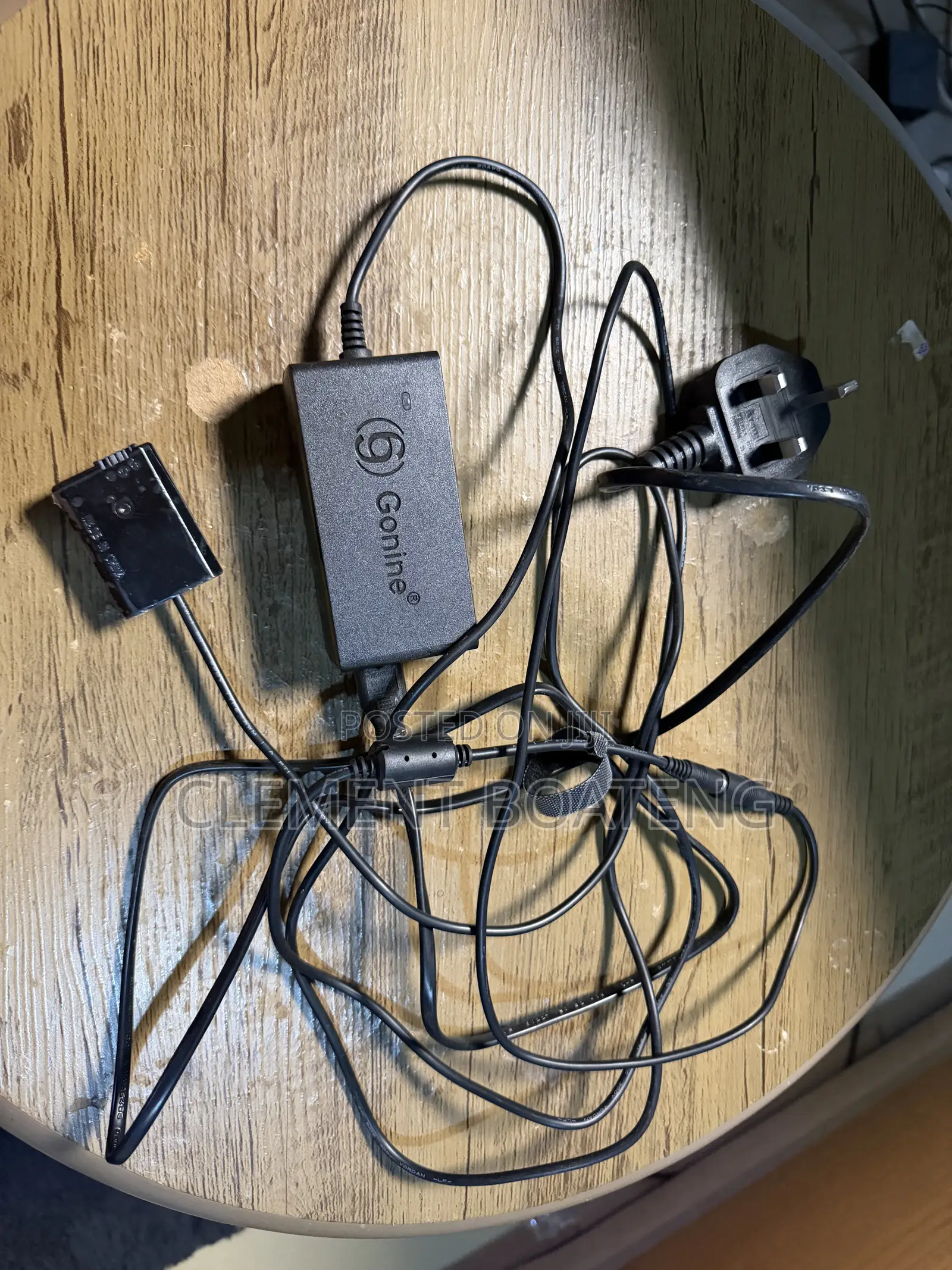 Sony Zv-E10 Mirrorless Camera With Power Supply Adaptor and 512 Sdcard