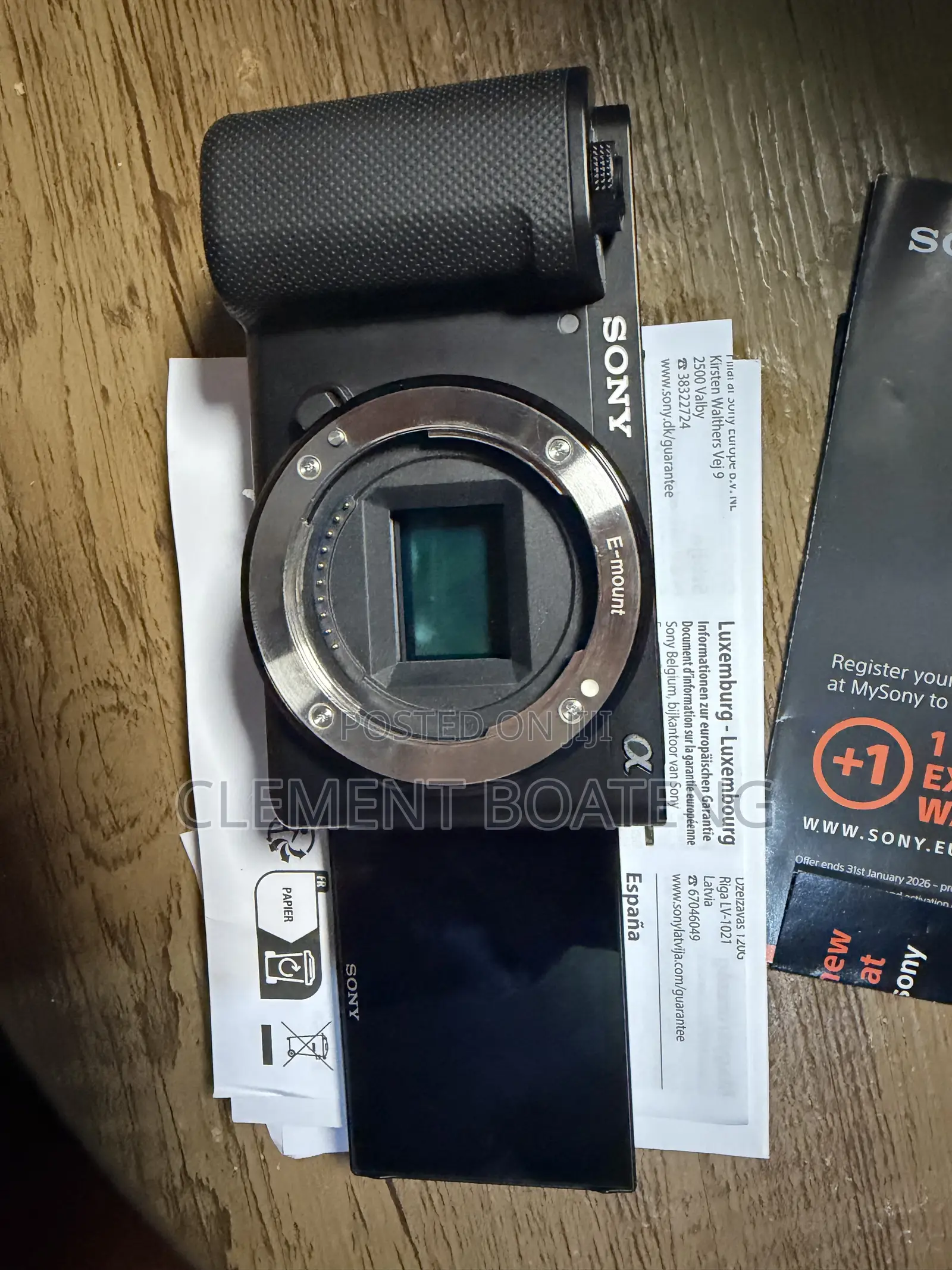 Sony Zv-E10 Mirrorless Camera With Power Supply Adaptor and 512 Sdcard