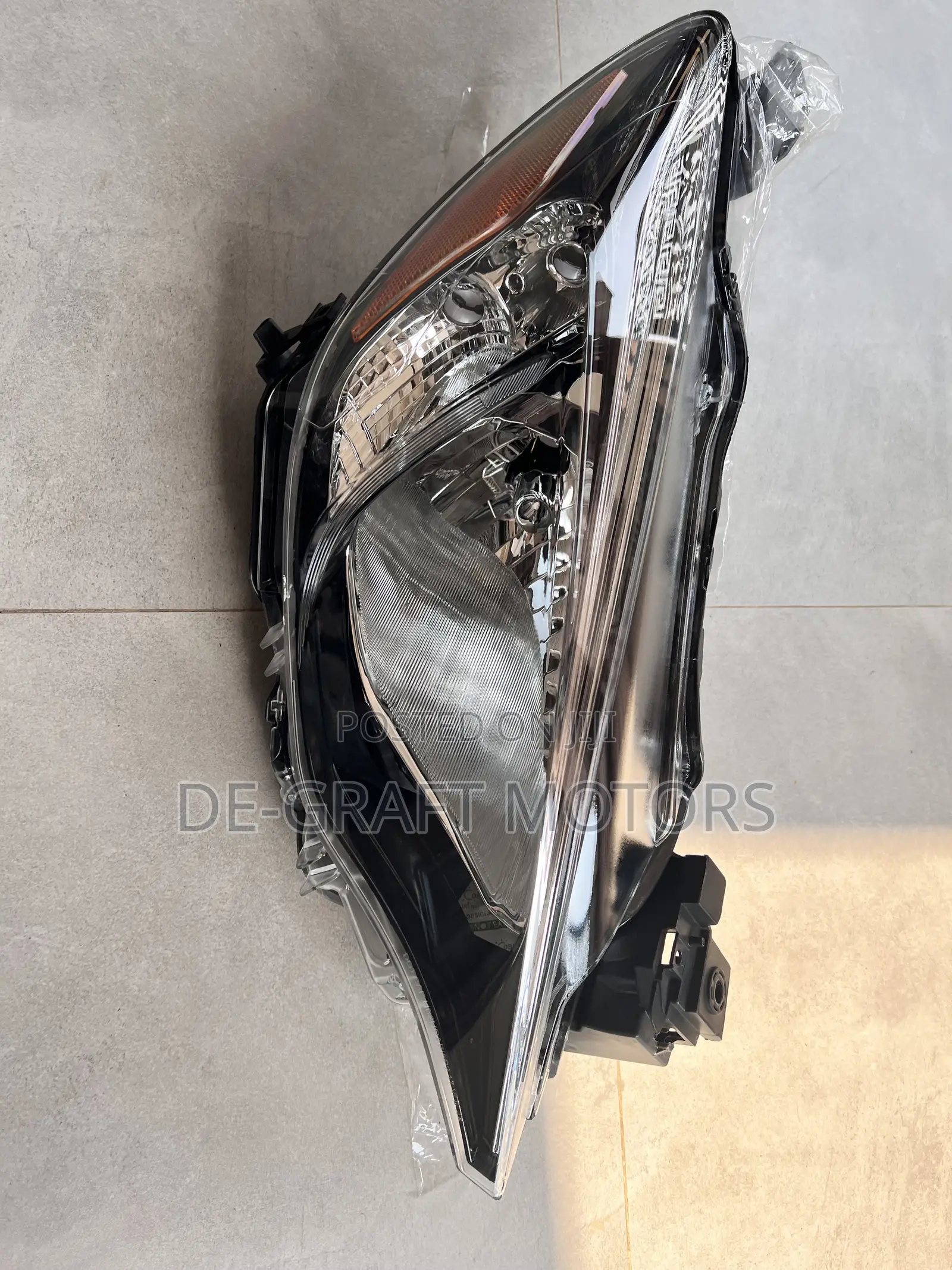 Ia/Yaris 16 Headlight Right