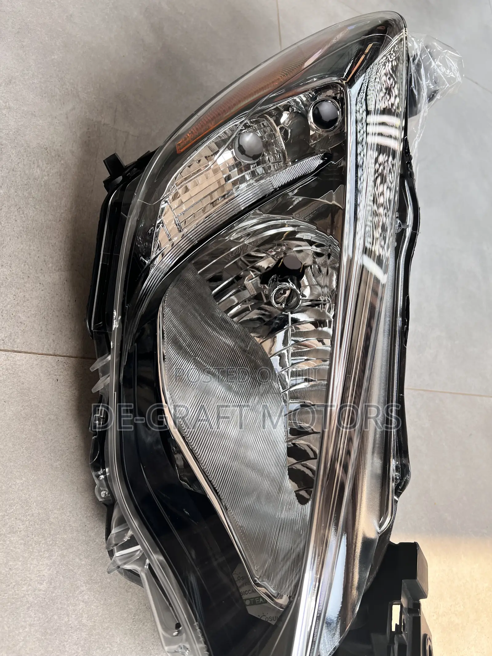 Ia/Yaris 16 Headlight Right