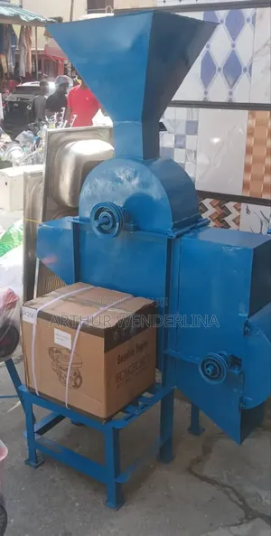 Groundnut/Peanut Sheller With Engine.
