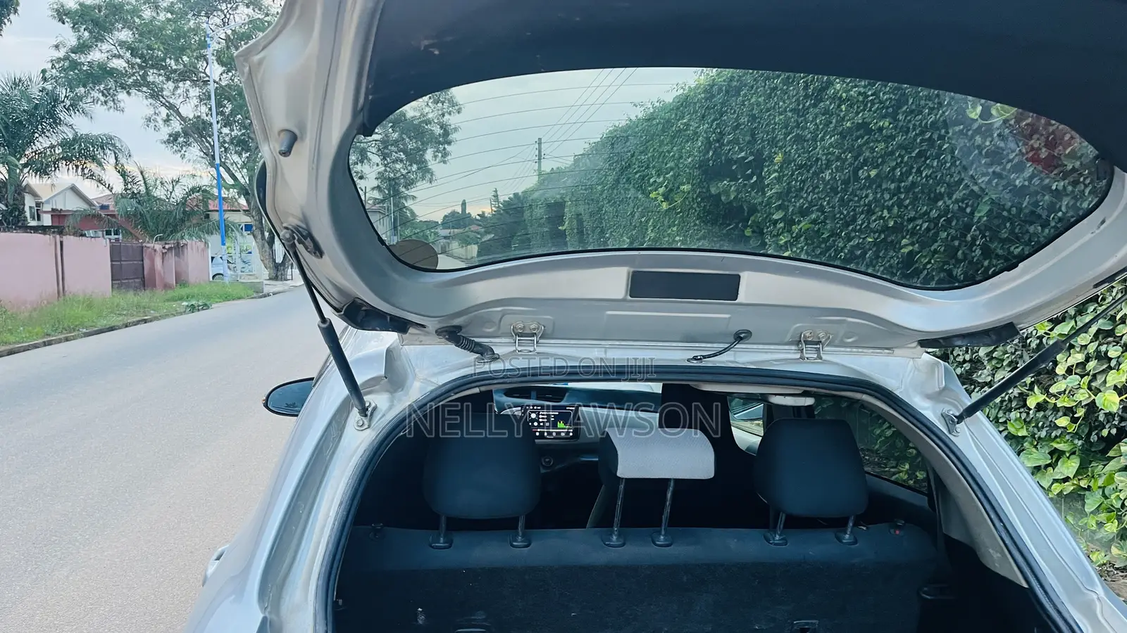Toyota Vitz 1.3 AWD 3dr 2012 Gray
