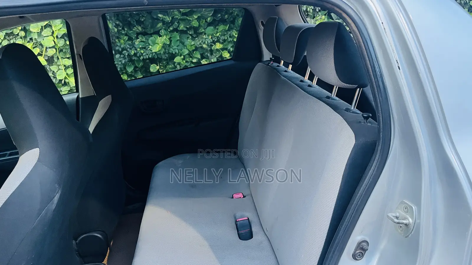 Toyota Vitz 1.3 AWD 3dr 2012 Gray